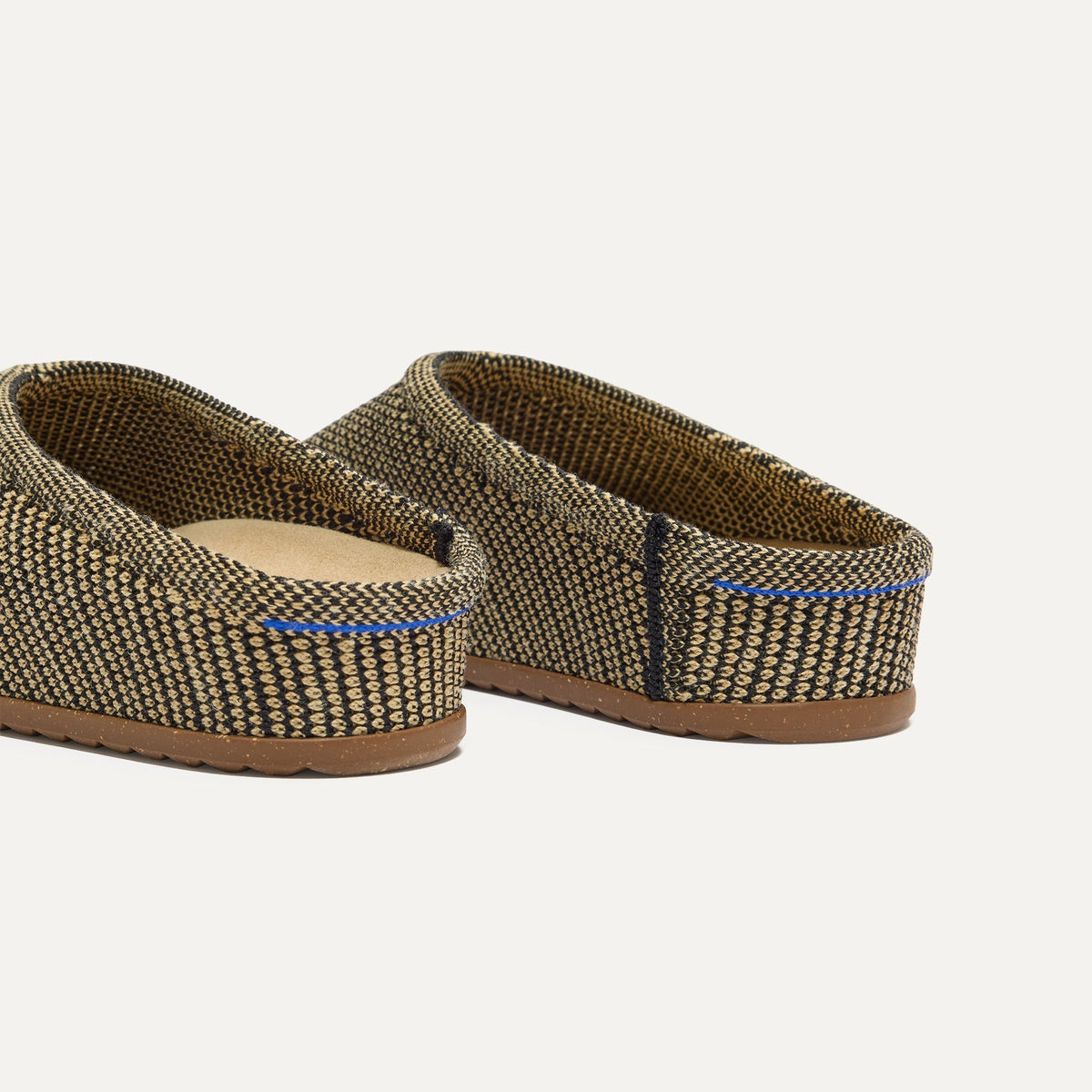 Close up of the heel of The Casual Clog in Toffee Raffia-Knit, with Rothy's signature blue halo.
