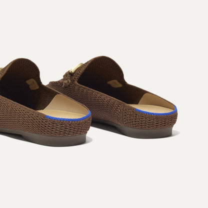 Close up of the heel of The Double Bit Loafer Mule in Cinnamon Raffia-Knit, with Rothy's signature blue halo.