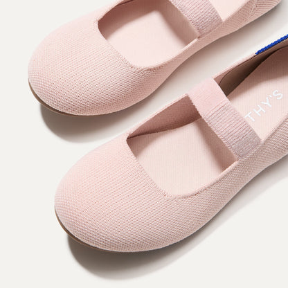 Close up of the toe and vamp of The Kids Mary Jane in Ballerina.