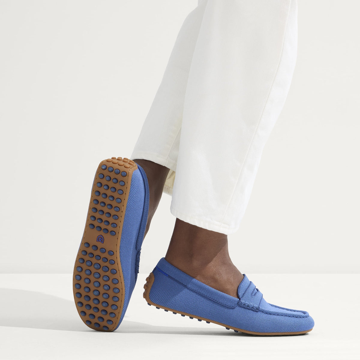 hover | Model wearing The Daily Driver in Blue Sea.