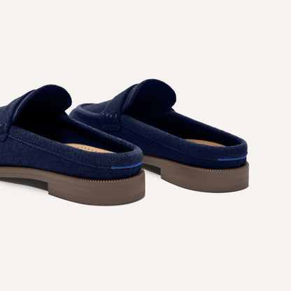 Close up of the heel of The Penny Loafer Mule in ReVelvet Navy, with Rothy's signature blue halo.