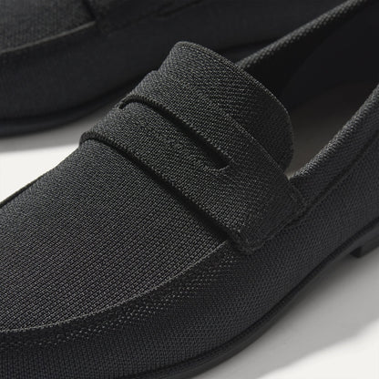 Close up of the vamp and penny keeper detail on The Ravello Penny Loafer in Black.