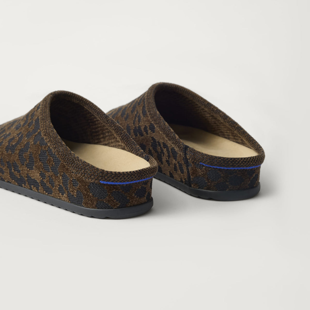 Close up of the heel of The Casual Clog in ReVelvet™ Cheetah, with Rothy's signature blue halo.