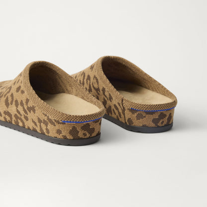 Close up of the heel of The Casual Clog in ReVelvet™ Khaki Cat, with Rothy's signature blue halo.