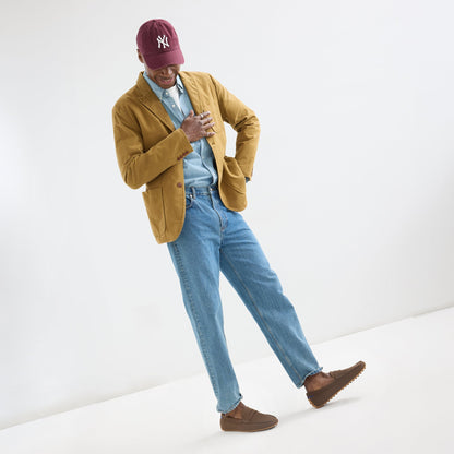 model | An alternate image of a model wearing the Men's Daily Driver in Dark Roast.