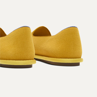 Close up of the heel of The Cruiser Loafer in ReVelvet Saffron, with Rothy's signature blue halo.