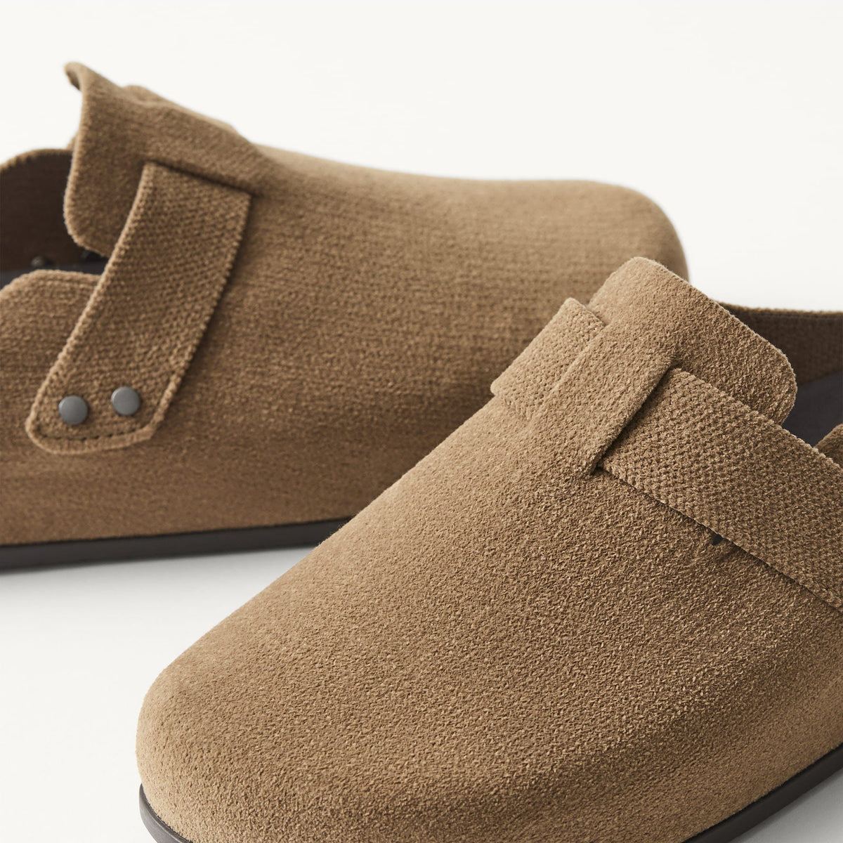 The toe and vamp of The Men's Clog in ReVelvet™ Portobello.